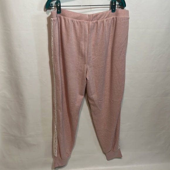 !!3 FOR $25 -- FN by Flora Nikrooz Pink and White Lace Lounge Set - Picture 8 of 11